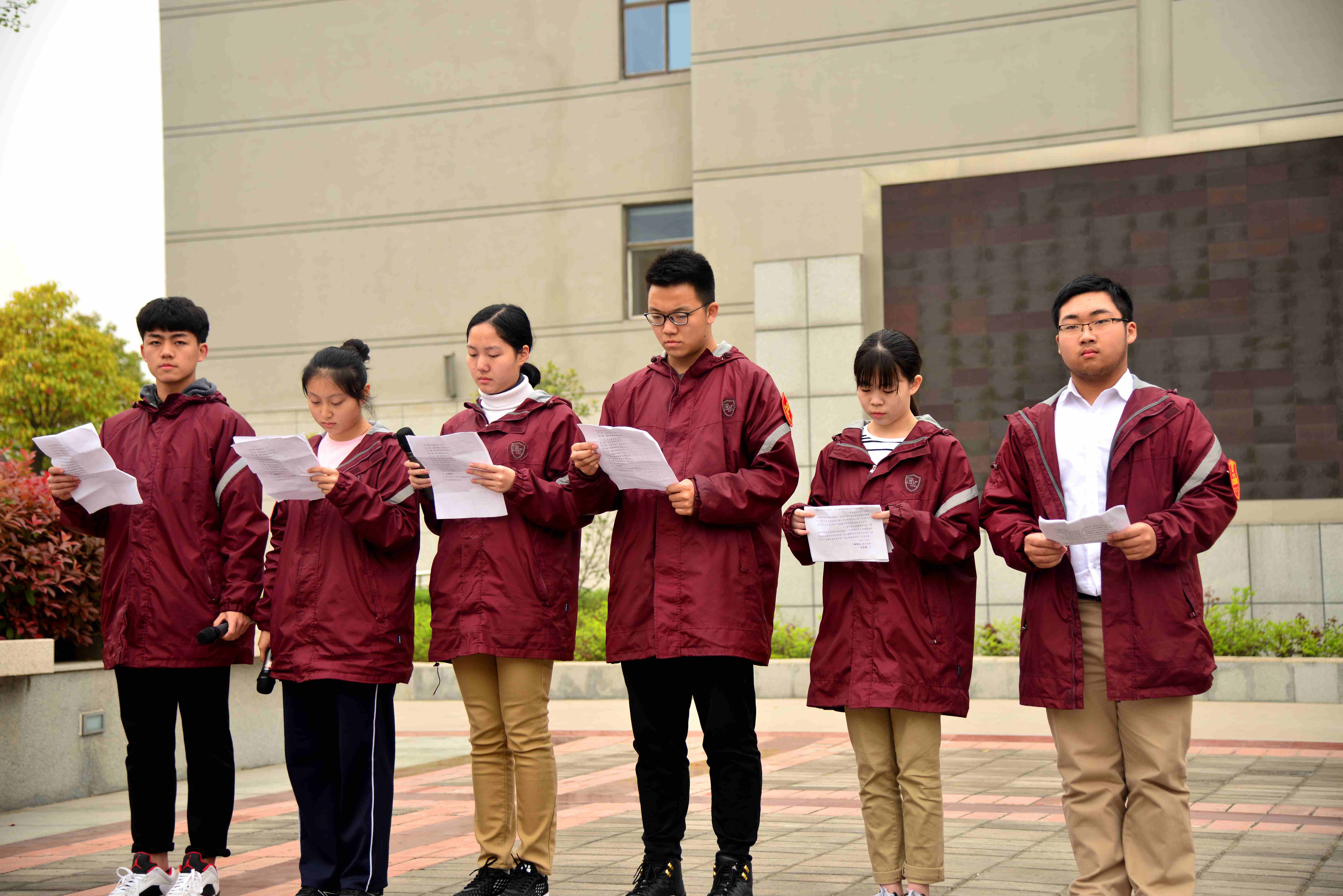 郑州市实验高中消防安全疏散演练 让自主管理意识深入人心