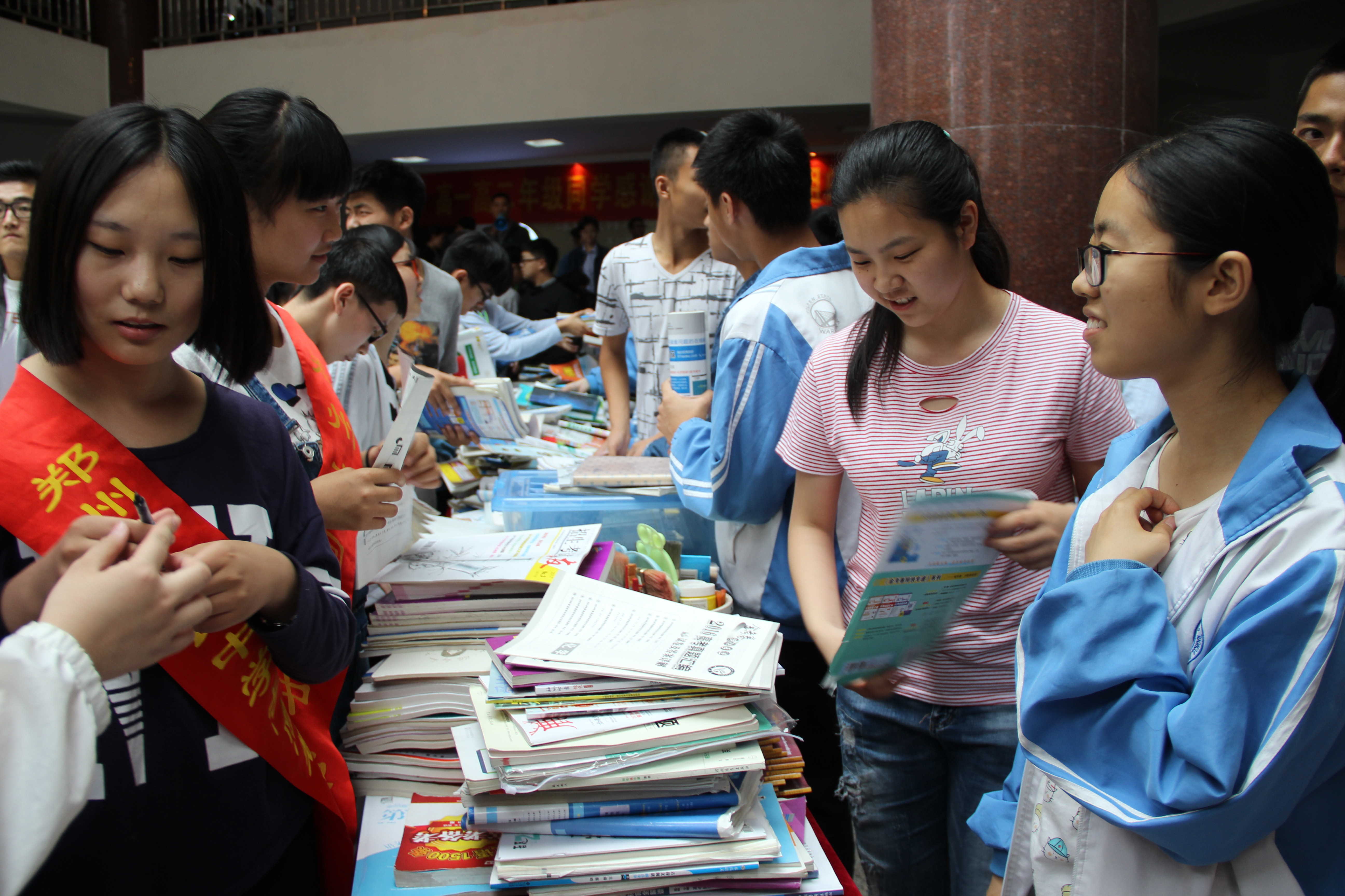 郑州回中的高三学子这样纪念青春