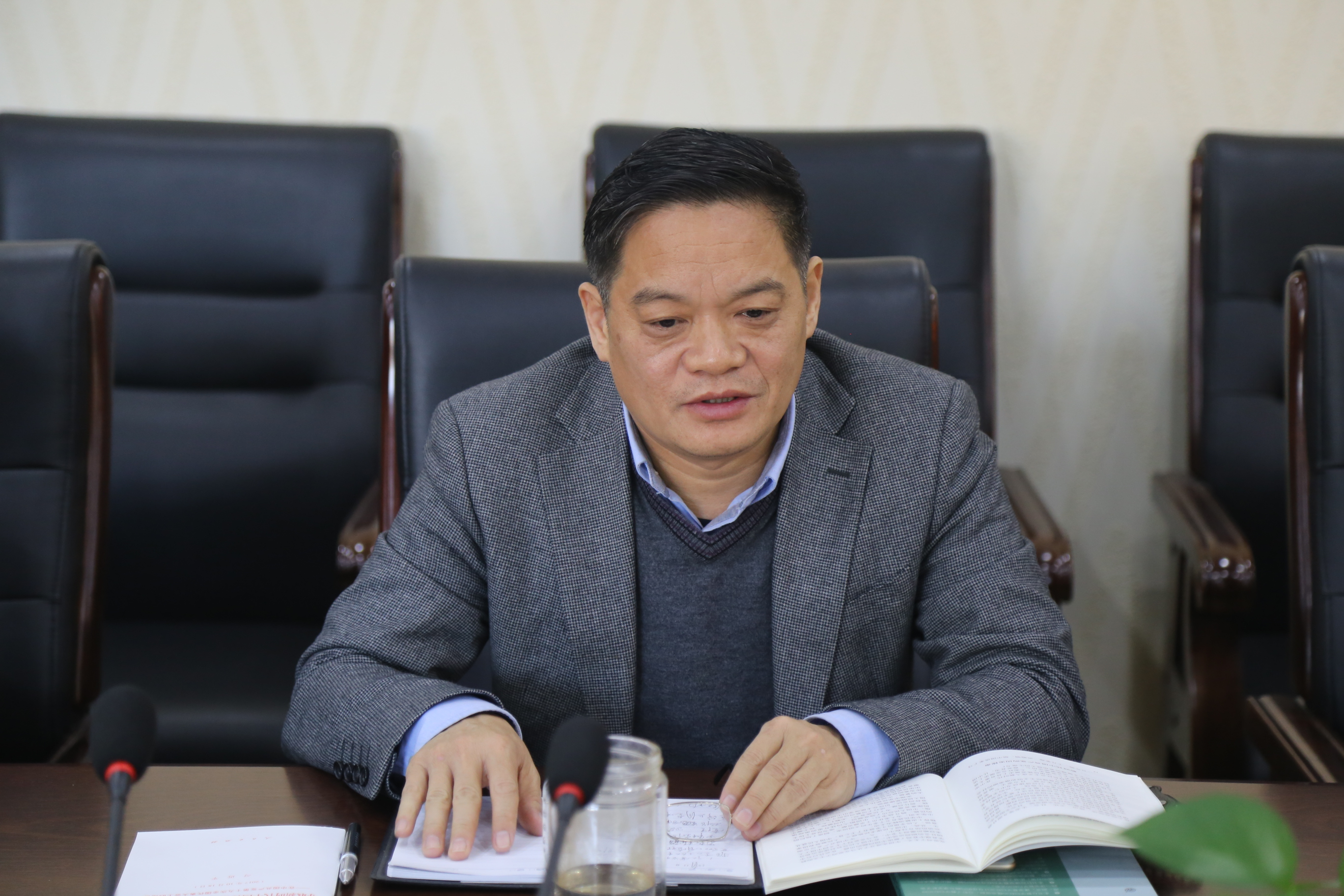 郑州市回民中学召开党组中心组学习十九大精神专题会议