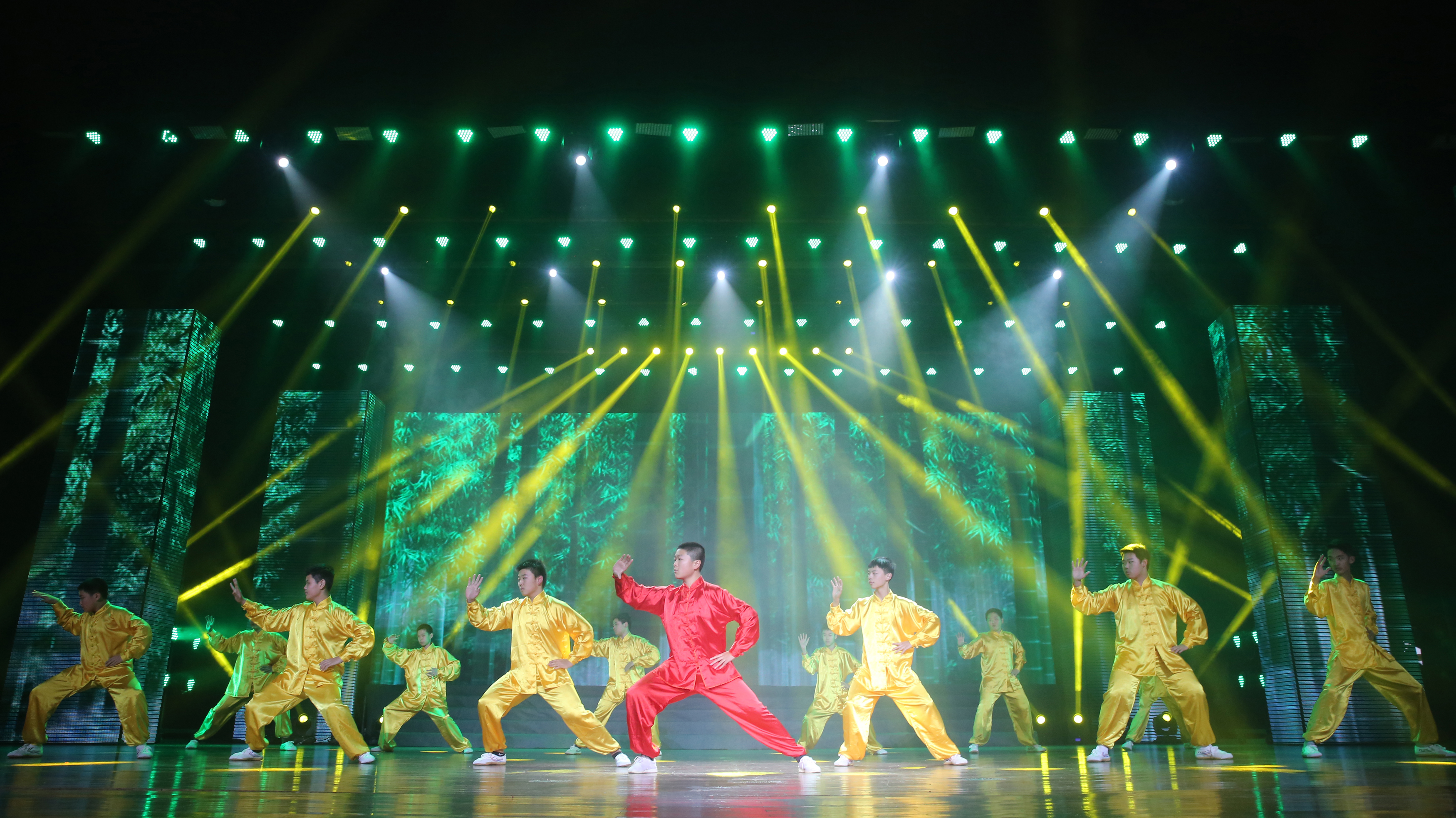 郑州八中教育集团艺术节展演在省人民会堂上演