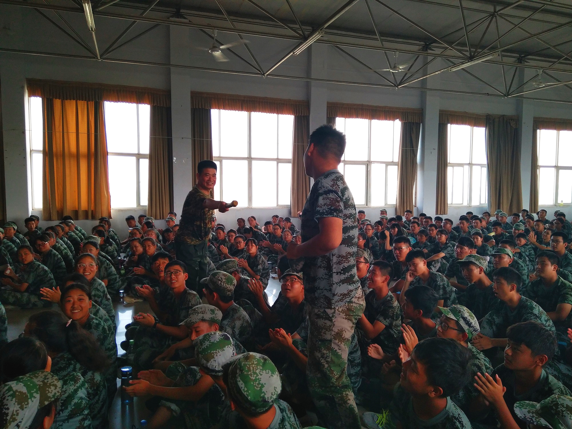 不忘历史,牢记使命——郑州18中军训期间国防专题教育不能错过