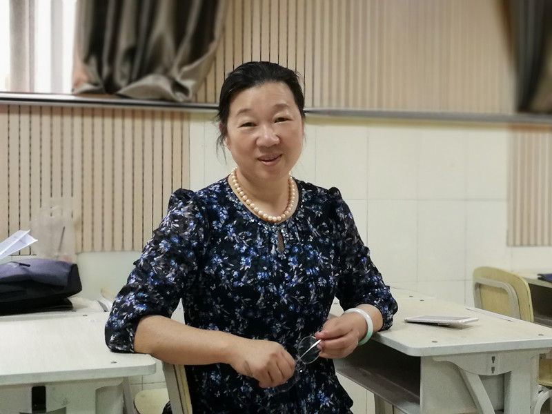 分组会议上苏芳校长代表发言