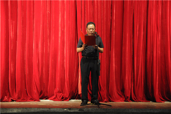 新密市举办"红色文艺轻骑兵"慰问教师戏曲展演活动