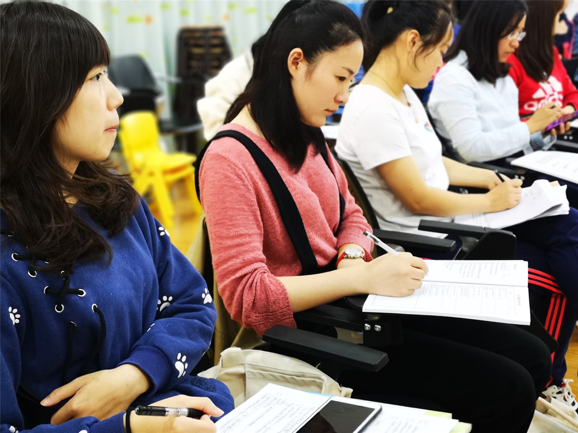 色彩盛宴陪伴绚烂童年——郑州市实验幼儿园举行美术优质课评比活动
