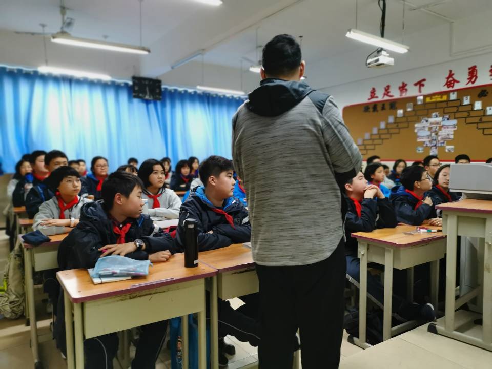 3月25日,郑州经纬中学以第24个全国中小学安全教育日为契机,把安全