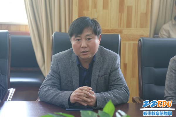 北重四中校长王明涛谈上午听课感想_副本