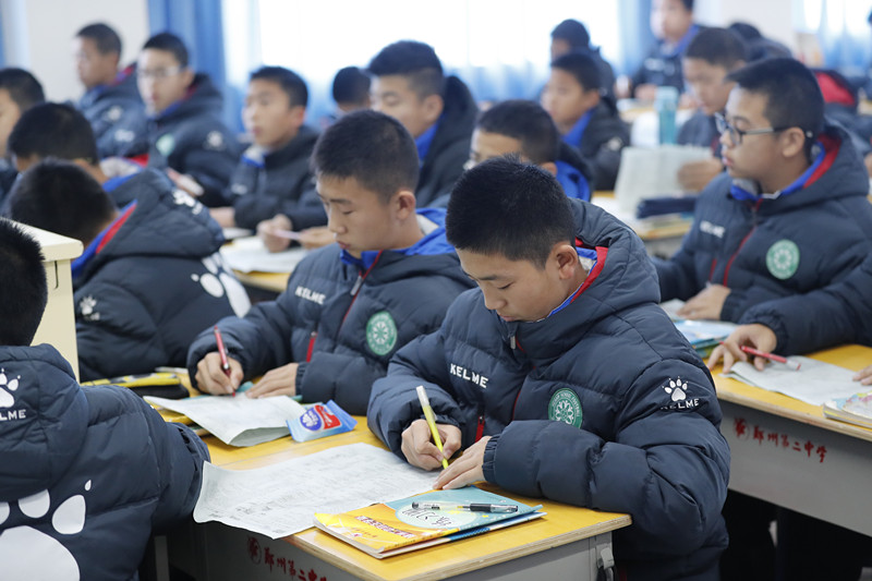 认真学习的模样最可爱