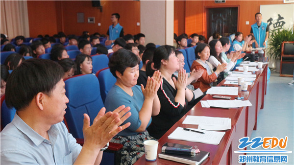 我为祖国点赞郑州市电子信息工程学校举行诗歌朗诵比赛