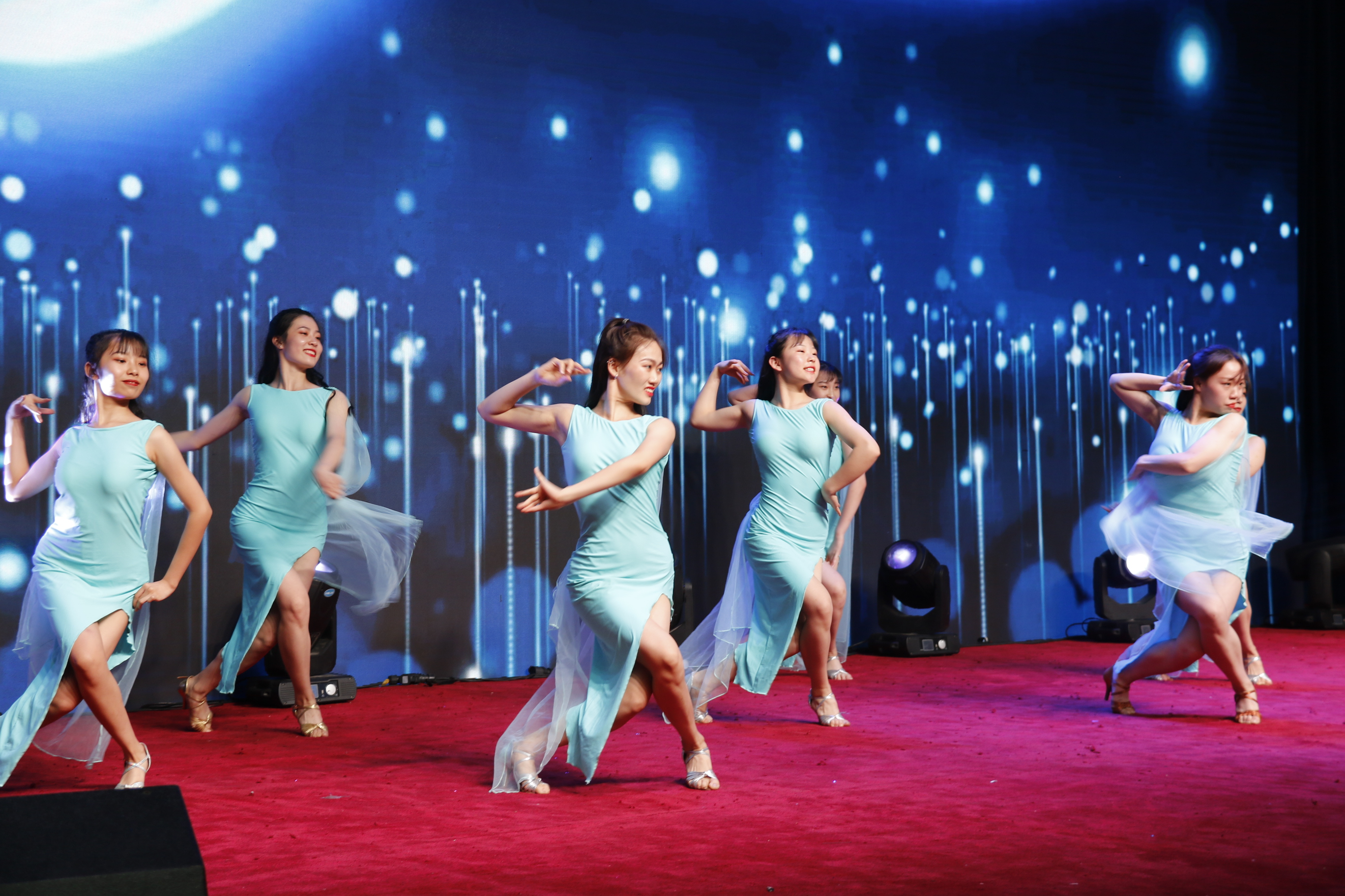 体育舞蹈表演《后会有期》