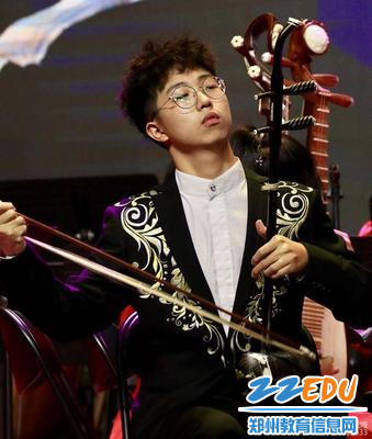二胡声声表师恩郑州四中校友郭志豪音乐会华丽上演