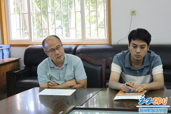 德育处主任张媛向青年教师提出具体要求教务主任赵路主持拜师会郑州1