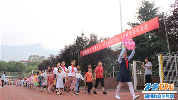 崇高路小学图片