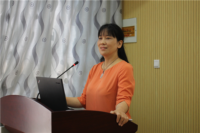 陈春对老师们提出新学期的工作要求