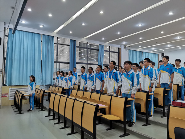 3全体起立,奏唱国歌