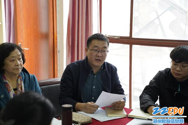 经纬中学教务主任李景华宣读导师徒弟职责