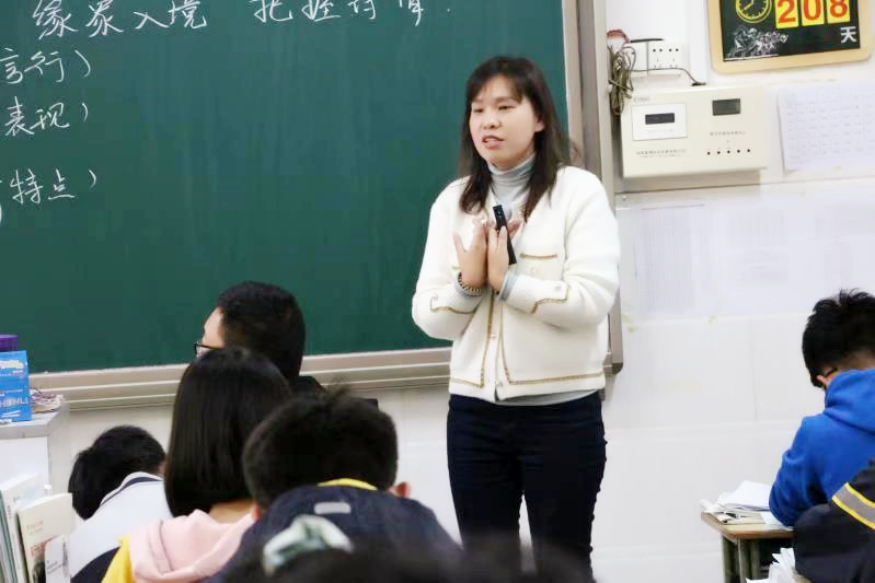 郑州市教育局教研室语文学科教研员朱建军老师到学校进行听课调研活动