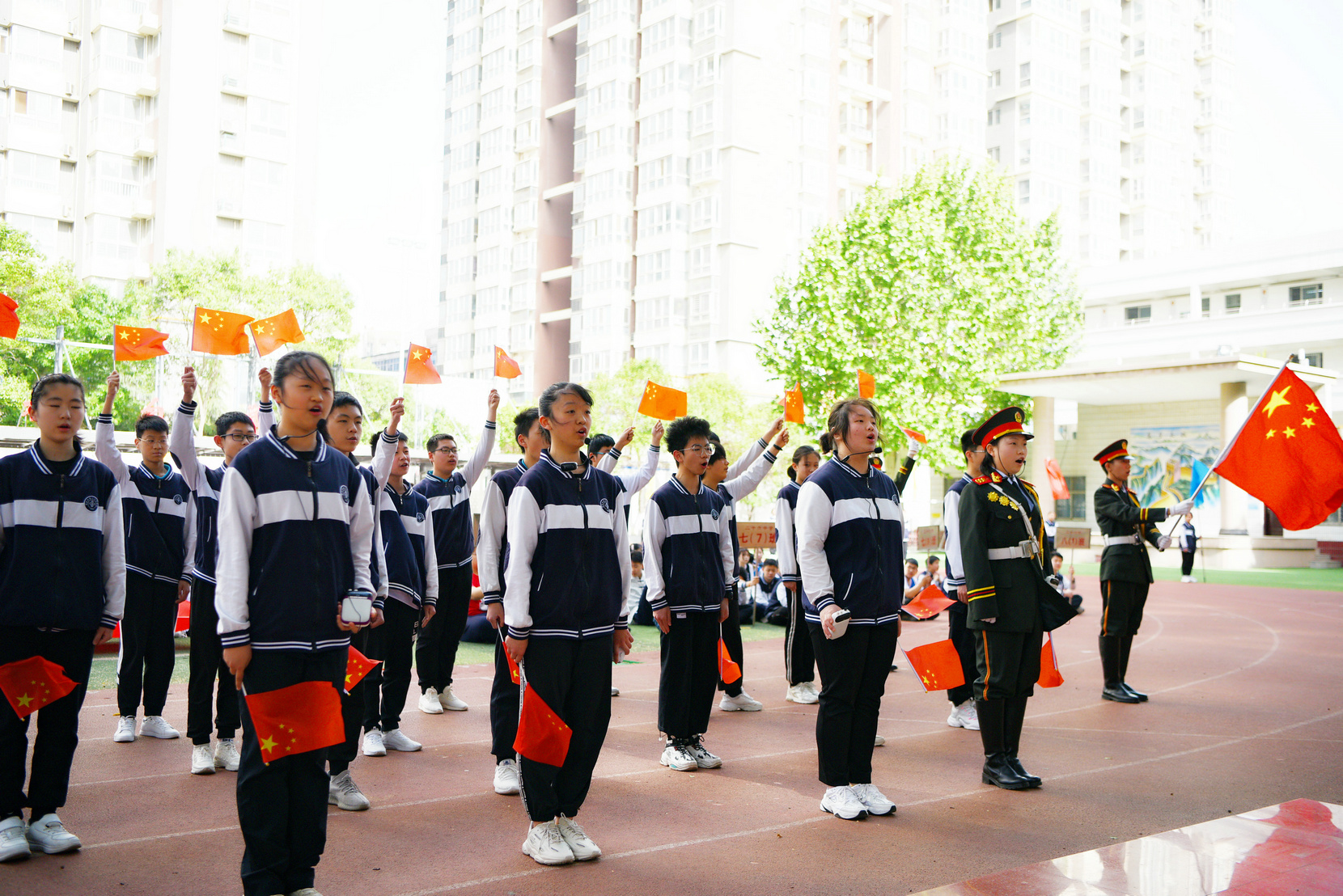 现代舞 跆拳道 郑州26中举行春季田径运动会上看点多多