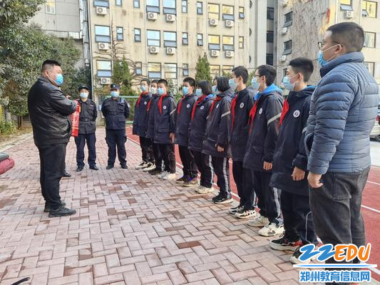 共筑心中防火墙郑州市金水区经纬中学搭起生命安全网
