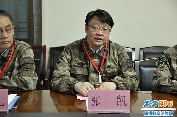 张凯校长介绍学校情况