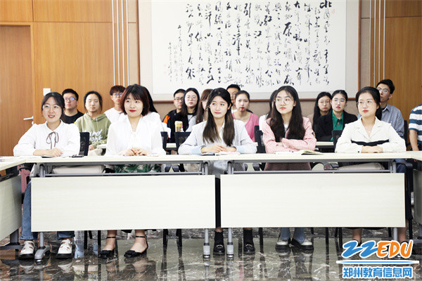 8实习教师们积极参加座谈会 8实习教师们积极参加座谈会
