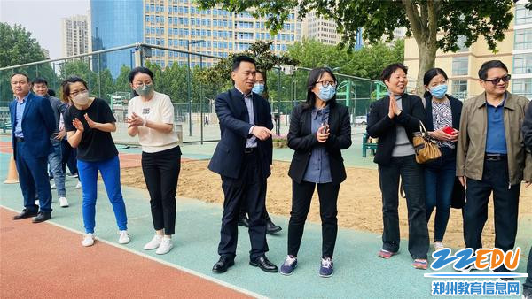 7热情高涨 加油助威