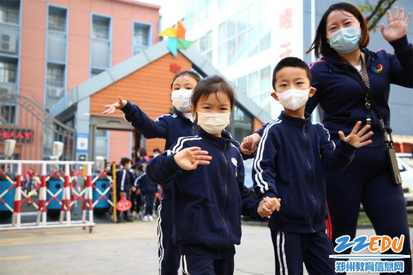 2“出发去小学喽！”