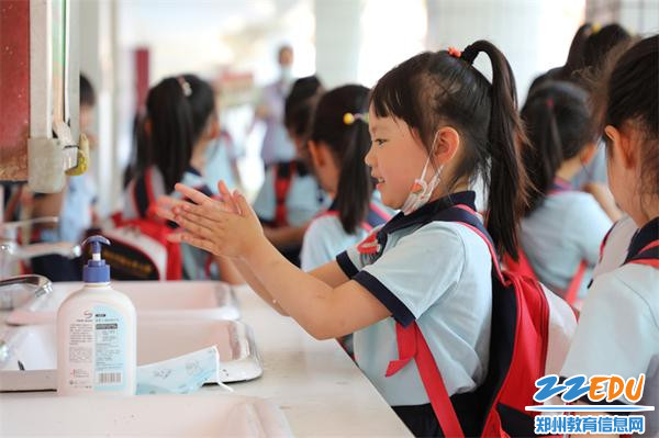 6.跟幼儿园的洗手间不太一样
