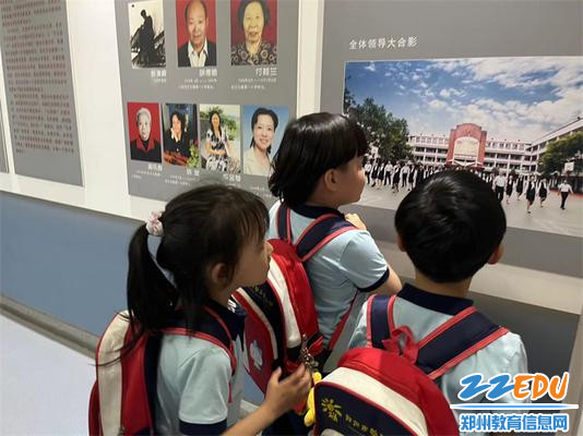 11.进入书香浓郁的校史馆和阅读中心