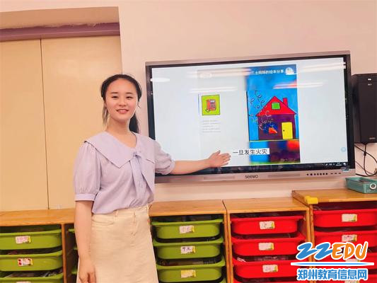 10大班教师向幼儿讲述消防知识