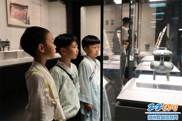 3.1走进展厅，近距离欣赏文物
