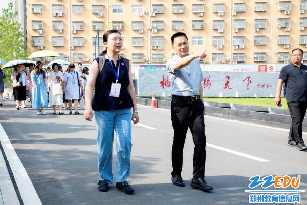 1广西基础教育名师青蓝工程集中研修班学员赴郑州11中研学参观