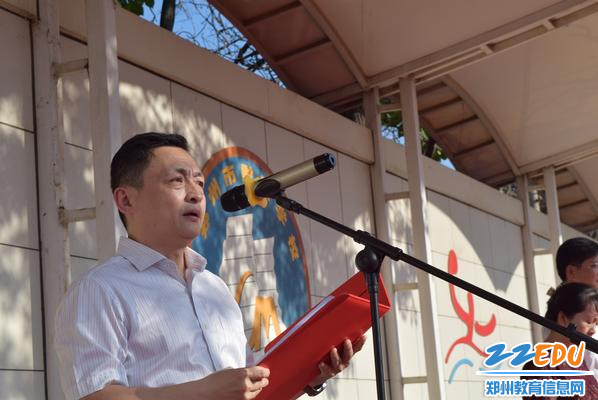 6.德育副校长陈晓云宣读“市级三好学生”、“市级优秀学生干部”等名单