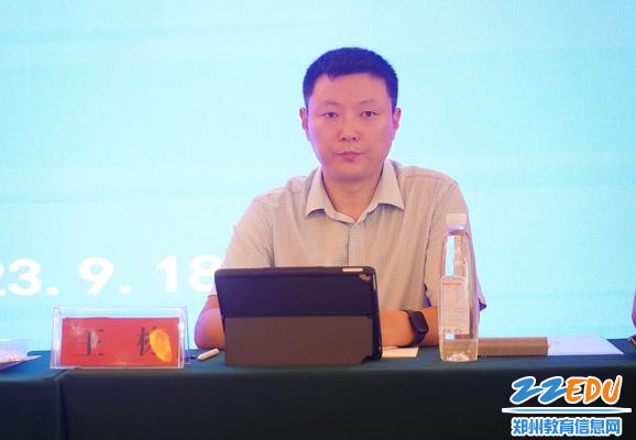 4.河南教育报刊社发行工作负责人王栋进行分享