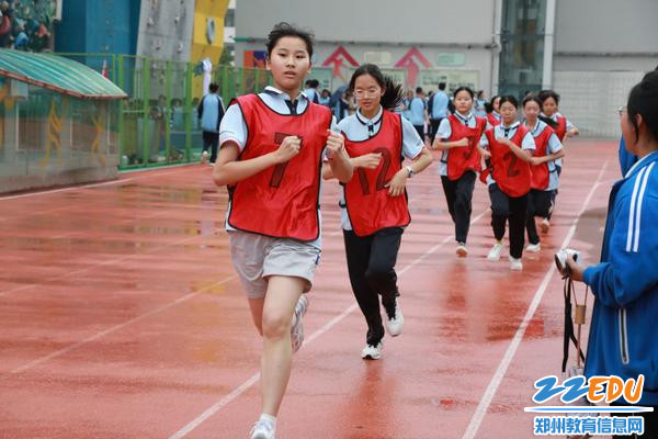 女子800米赛跑