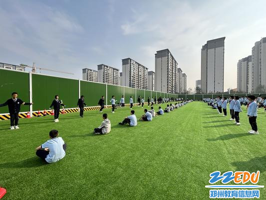 小跳绳比赛场景