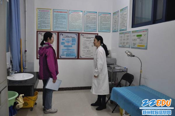 郑州市教育科学规划与评估中心到学校检查学生健康体检与传染病防控工作 - 郑州教育信息网