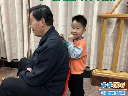 市直爱幼举行“爱在重阳”打卡活动