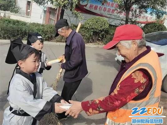 徐庄裕刘社区幼儿园：爷爷奶奶辛苦了