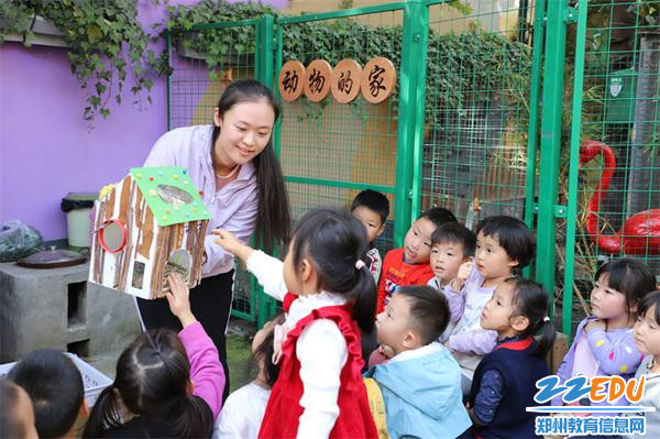 6.评估组专家观看幼儿户外集体活动