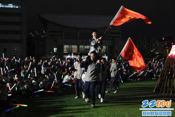 17.学生自发设计动作嗨翻全场