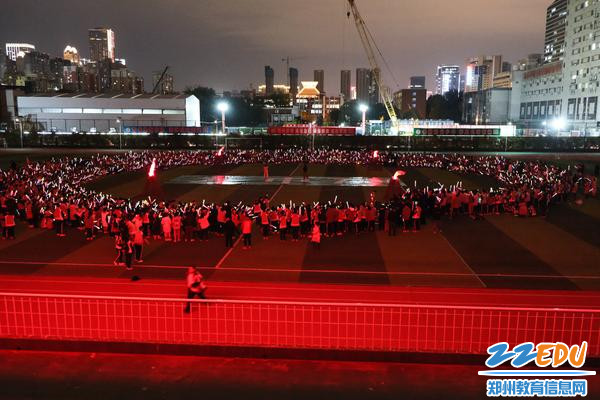 20.热闹非凡的篝火音乐晚会
