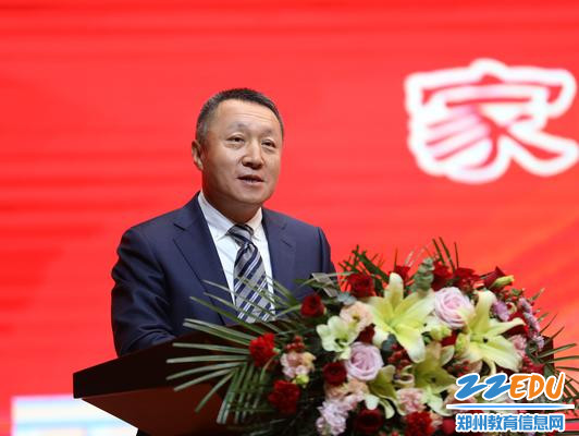1985届校友、深圳东方瑞哲资产管理有限公司董事长杨伟强先生为母校致辞