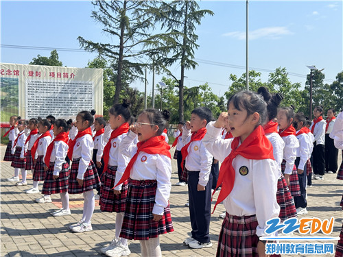 郑州高新区开展红领巾寻访暨2024年少先队新队员入队仪式