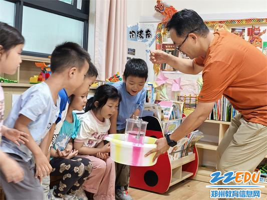 一起来做小小科学家  郑州市教工幼儿园开展家长进课堂活动