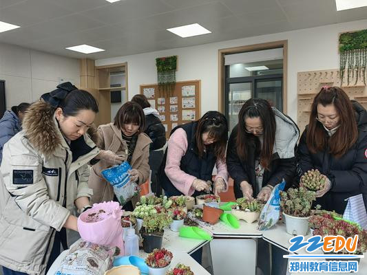 郑州插花学校_郑州市盲聋哑学校工会活动_创意插花多肉组盆3D打印国潮手创