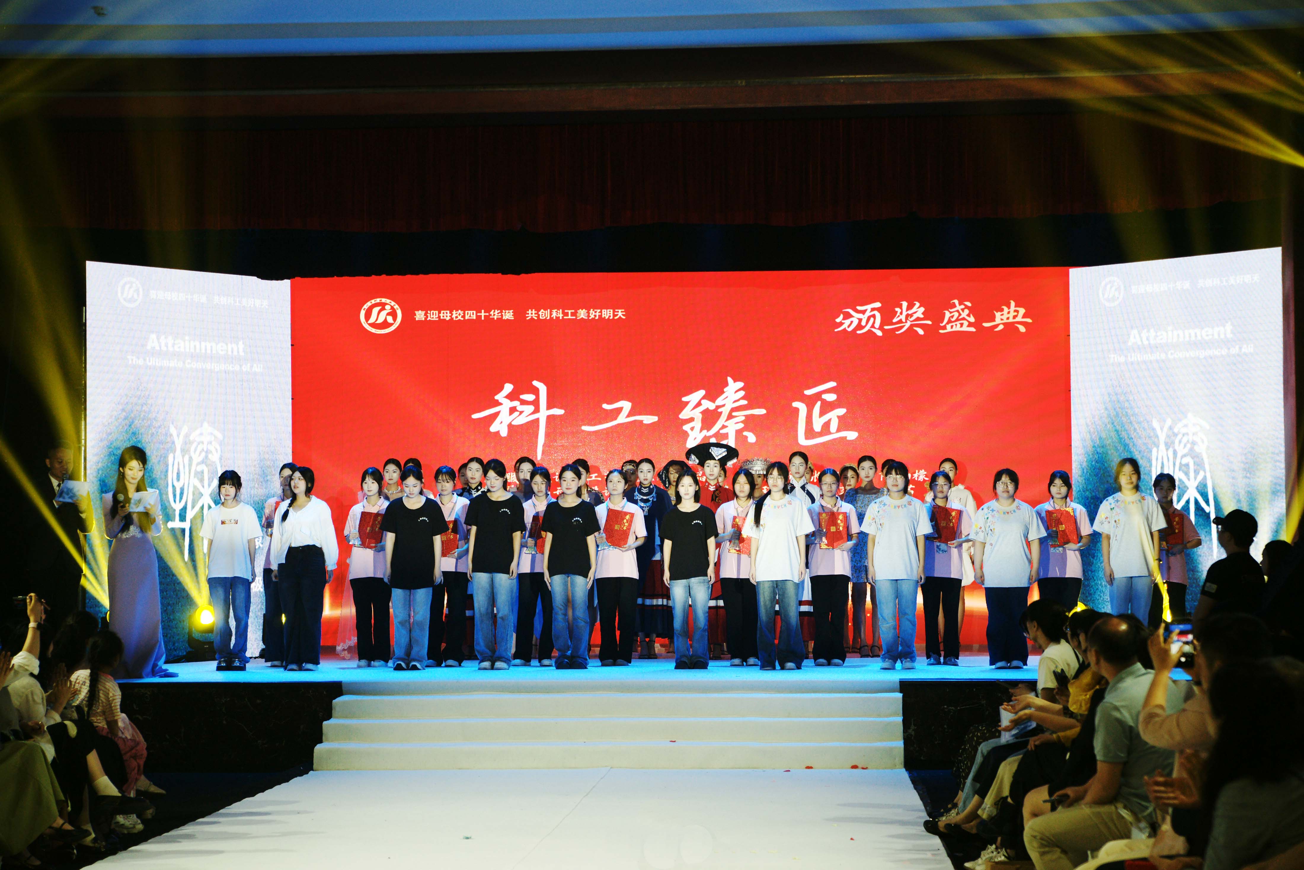 郑州市科技工业学校举行轻工艺术部“新学徒”教学成果展