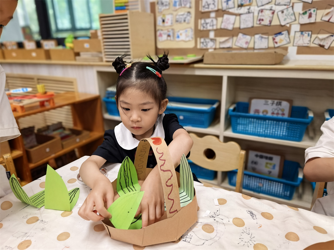 粽香盈手传古韵 童心巧思承传统 郑州市实验幼儿园开展端午节主题手工活动
