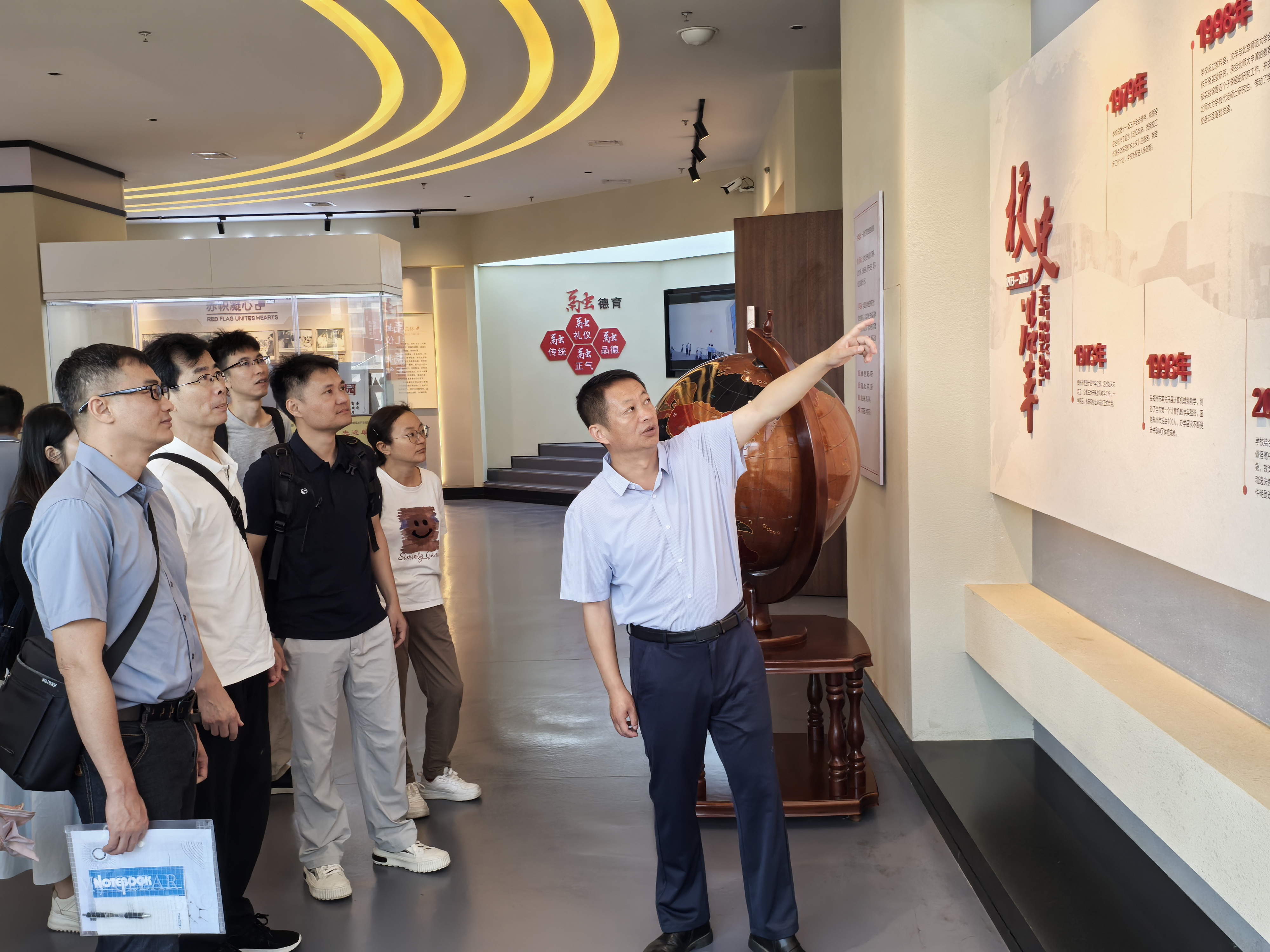 携手同行共话发展 广州市流溪中学来到郑州市第四十四高级中学考察交流