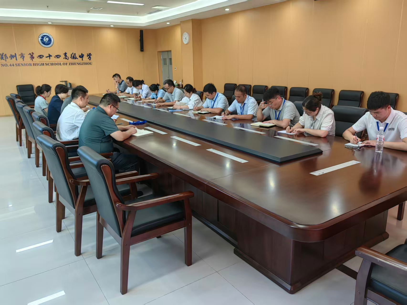 高中生涯一键启动 郑州第四十四高级中学2025级高一新生“梦想通行证”已送达！