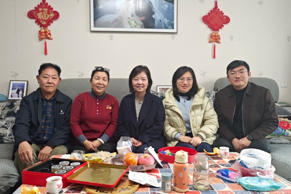 岁寒情深送温暖 赓续荣光话新篇 郑州市商贸管理学校春节前夕走访慰问离退休教师